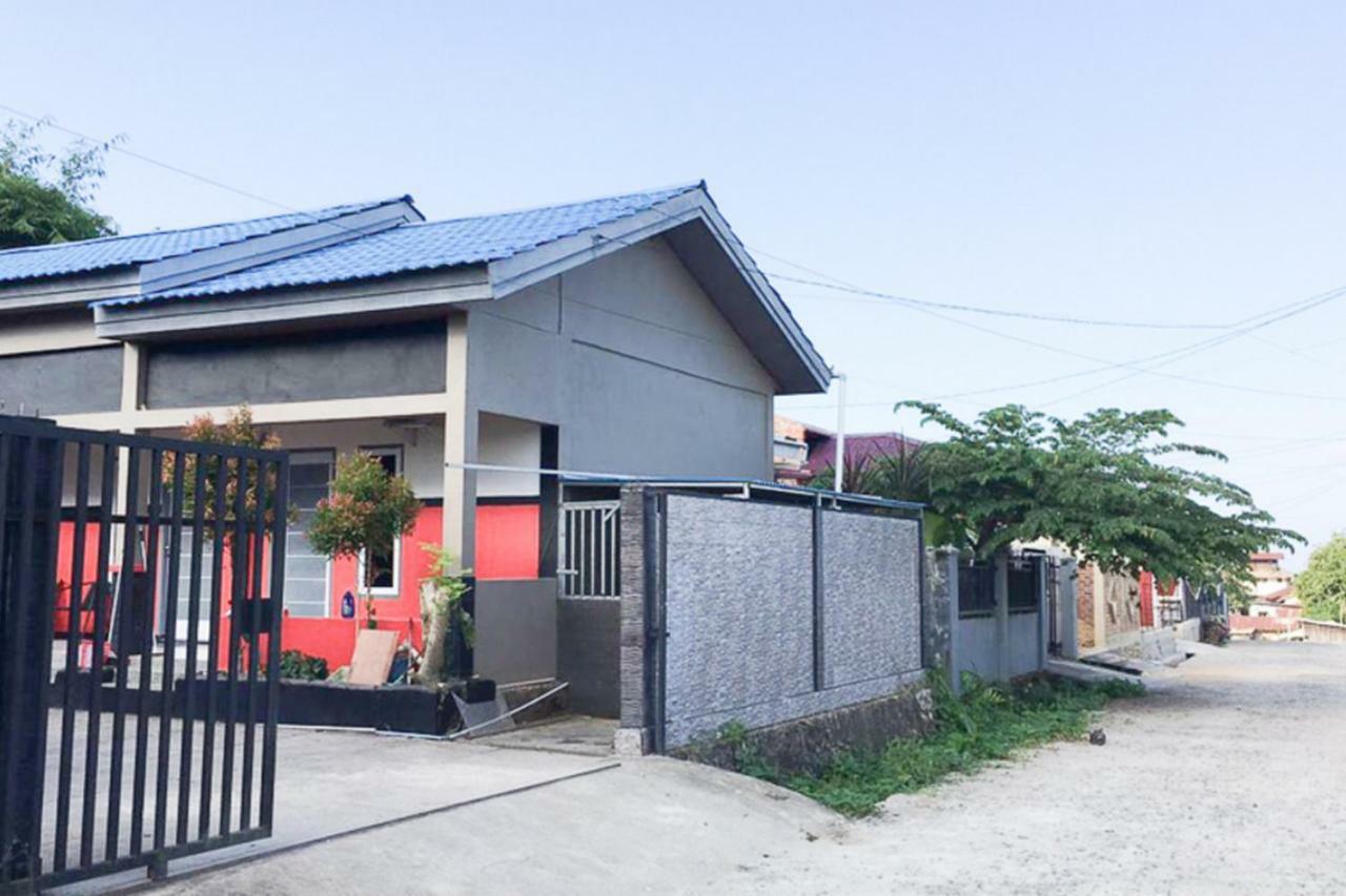 Reddoorz @ Simpang Lima Jupiter Hotel Sorong Exterior photo