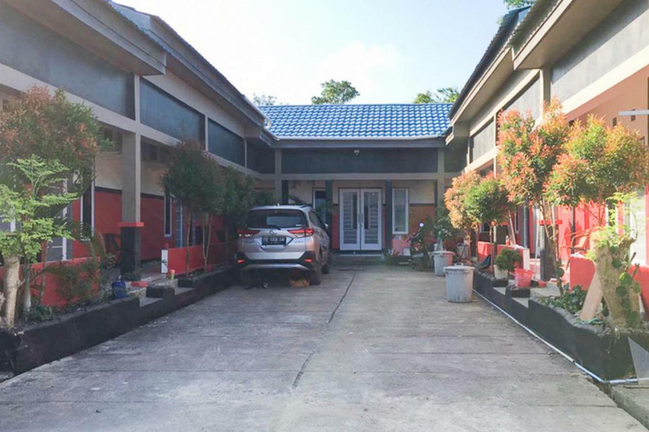Reddoorz @ Simpang Lima Jupiter Hotel Sorong Exterior photo